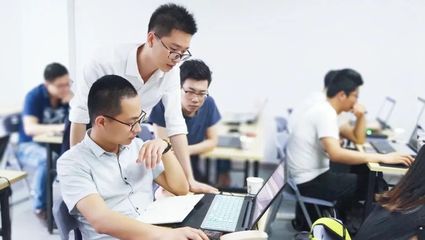 擁抱數(shù)字時(shí)代 為什么電子商務(wù)師成為2024年必備技能